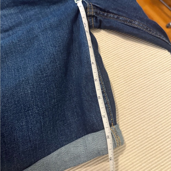 Old Navy Women's Blue Jean Shorts 12 - Picture 4 of 9